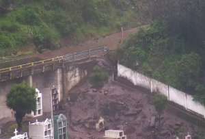 Un nuevo aluvi&oacute;n se registr&oacute; en Alaus&iacute;, en el sector del cementerio.