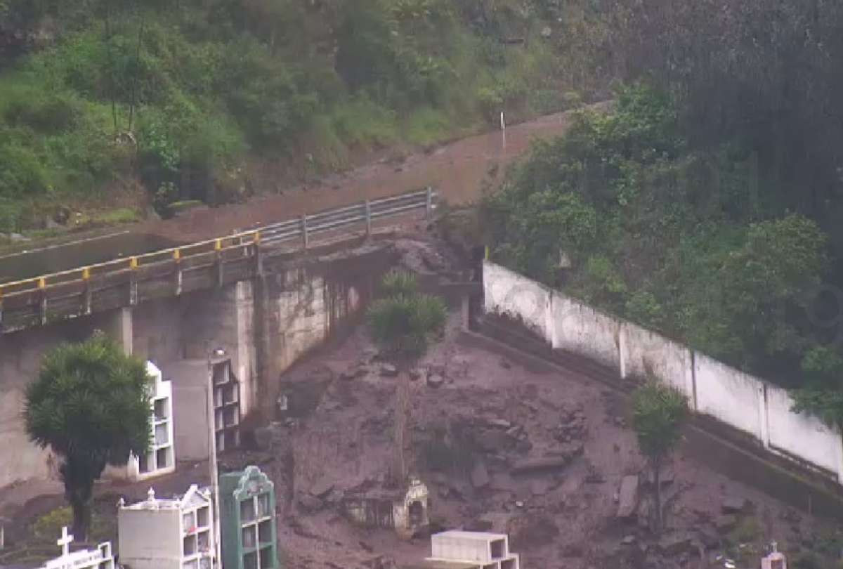Un aluvi&oacute;n se registr&oacute; en Alaus&iacute; por las intensas lluvias