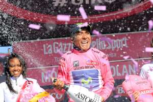 Nairo Quintana festeja su primer t&iacute;tulo en el Giro de Italia. Foto: AFP