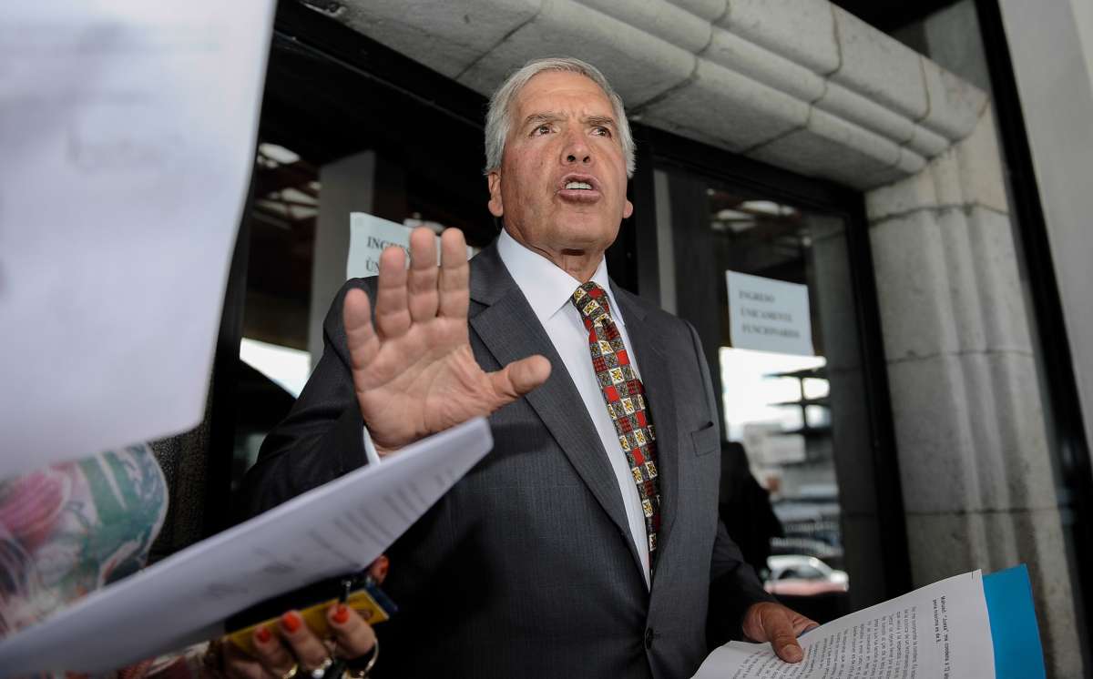 El abogado del expresidente de la Rep&uacute;blica present&oacute; el pedido ante la secretar&iacute;a de la Corte Nacional de Justicia. Foto: &Aacute;lvaro P&eacute;rez/El Tel&eacute;grafo