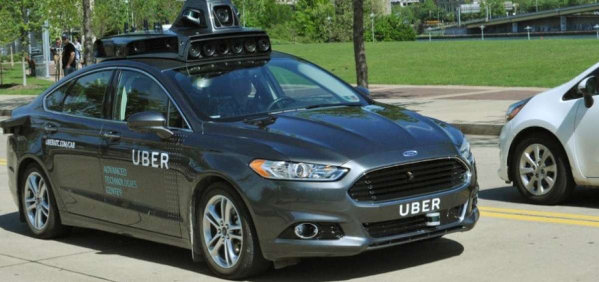 Uber seguir&aacute; con sus autos sin chofer en calles californianas