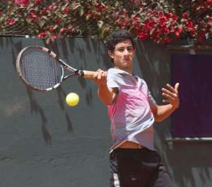 El ecuatoriano Alejandro Valarezo durante el encuentro. Foto: cortes&iacute;a Ministerio de Deporte