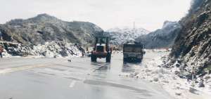 Retiran la nieve y se reabre la v&iacute;a Quito-Papallacta