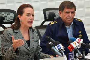 Mar&iacute;a Fernanda Espinosa, ministra de Defensa,  dio declaraciones acerca del accidente a&eacute;reo ocurrido en Huigra. Foto: Fernando Sandoval
