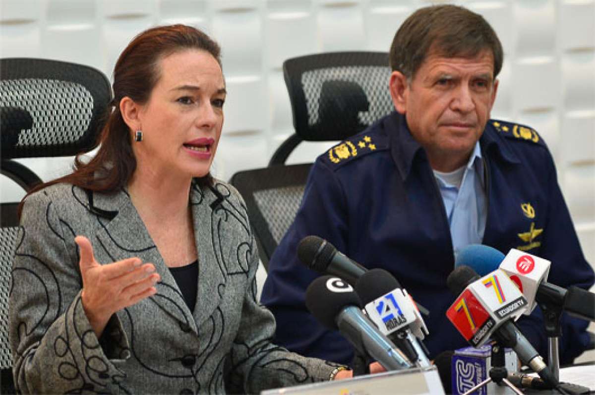 Mar&iacute;a Fernanda Espinosa, ministra de Defensa,  dio declaraciones acerca del accidente a&eacute;reo ocurrido en Huigra. Foto: Fernando Sandoval