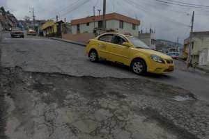 El mal estado de los v&iacute;as de Quito afecta a los automotores, seg&uacute;n los conductores. Foto: Archivo/ EL TEL&Eacute;GRAFO