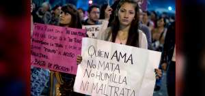 Las  mujeres condenan la violencia de g&eacute;nero en plantones y marchas, en las que exigen justicia contra los agresores y femicidas.