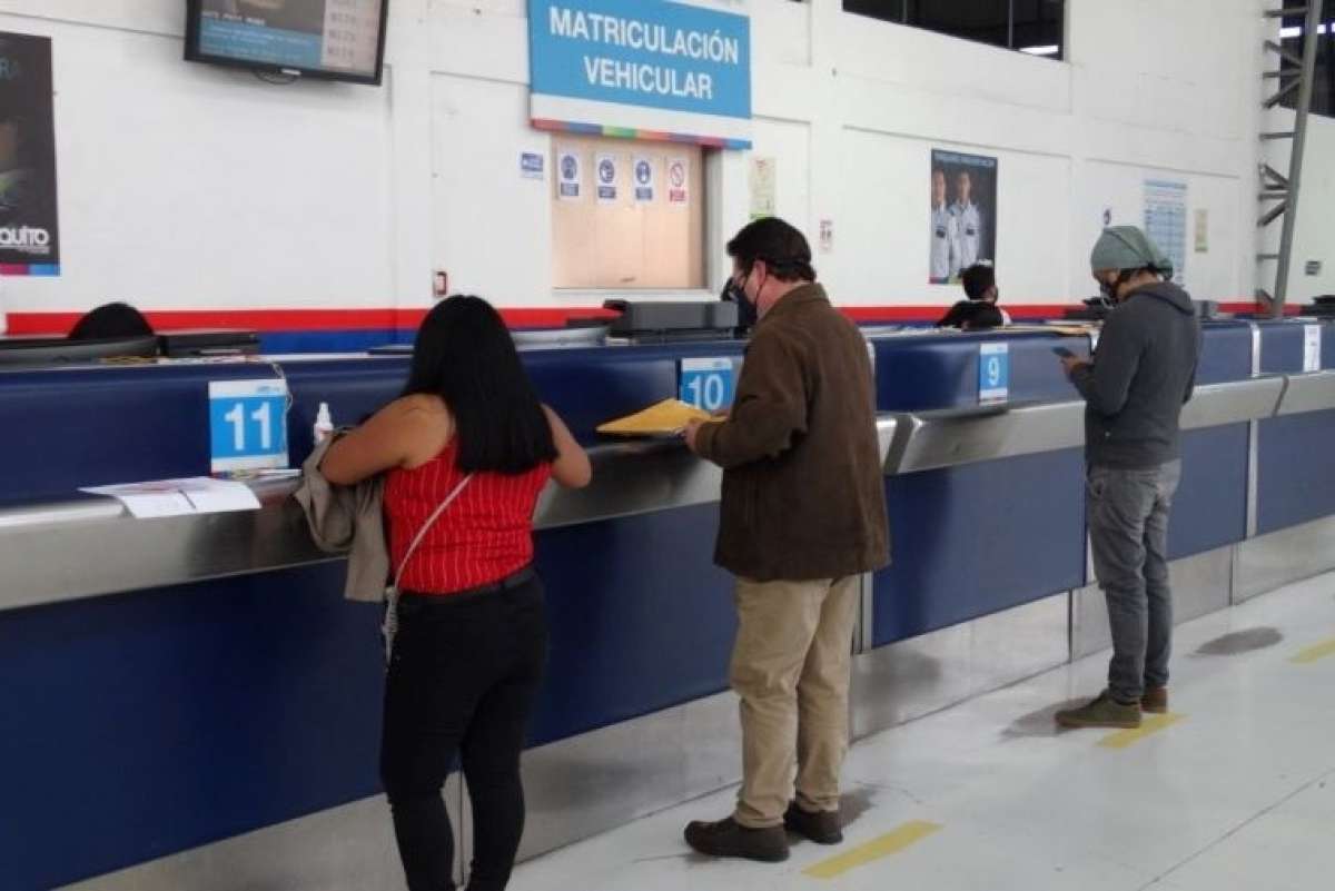 Contribuyentes ya deben pagar multas e intereses para matricular el vehículo.
