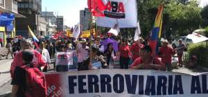 n Quito la movilizaci&oacute;n arranc&oacute; a las 09:00 y avanz&oacute; por la avenida 10 de Agosto. 