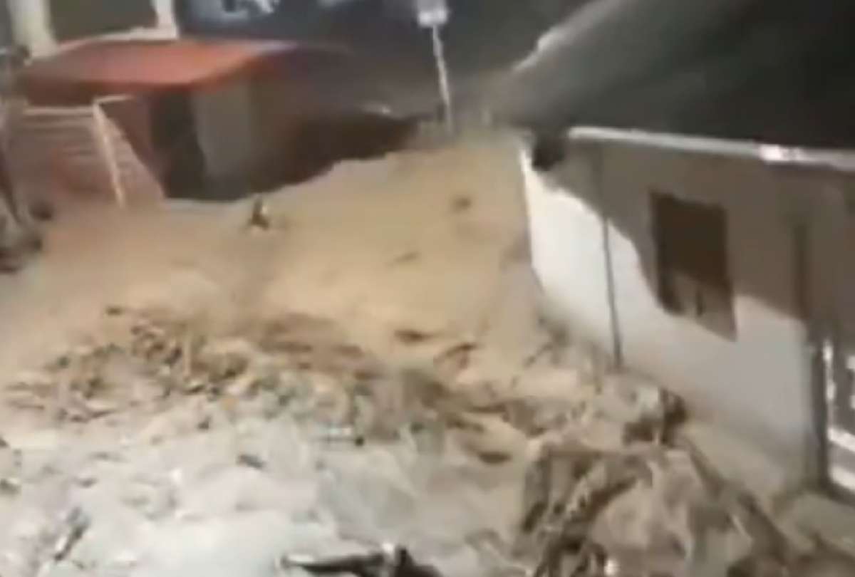 Equipos de emergencia monitorean el caudal del r&iacute;o Amarillo tras la inundaci&oacute;n registrada en Portovelo.