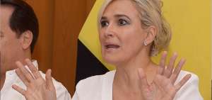 Cynthia promete alza de salarios