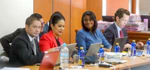 En la reinstalaci&oacute;n de la audiencia preparatoria de juicio se prev&eacute; que la fiscal general Diana Salazar (derecha) presente su dictamen acusatorio.