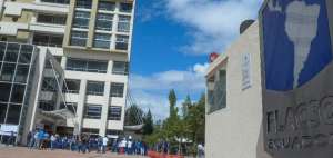 El viernes, alumnos y docentes de la UASB y de la Flacso marcharon para pedir el archivo de las reformas a la LOES.