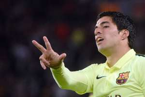 El delantero uruguayo destac&oacute; con 2 goles ante el equipo franc&eacute;s. Foto: Agencia AFP