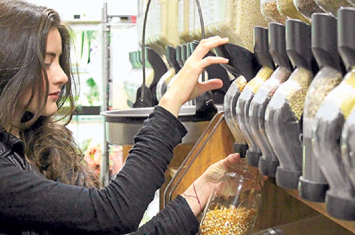 Lauren compra la comida al granel para evitar las envolturas de los productos que venden en las tiendas. Foto: Tomada de Internet