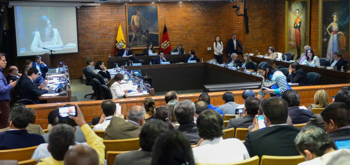 El debate sobre los hechos que llevaron a un corte de agua que afect&oacute; a 600.000 quite&ntilde;os dur&oacute; alrededor de cinco horas en el Concejo de Quito.