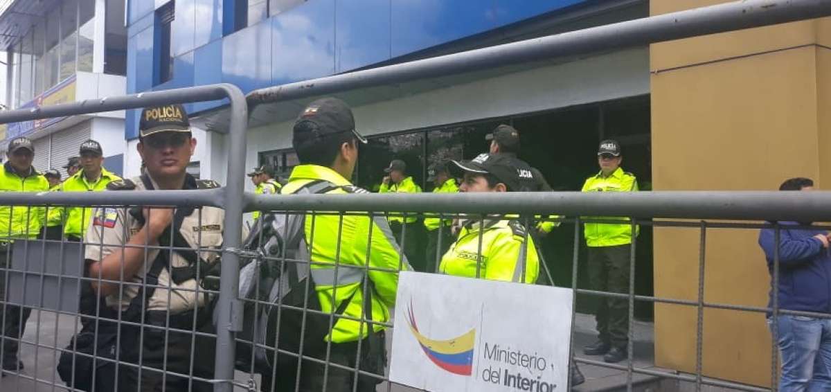 Fuerte resguardo en las instalaciones de la Fiscal&iacute;a en Quito.