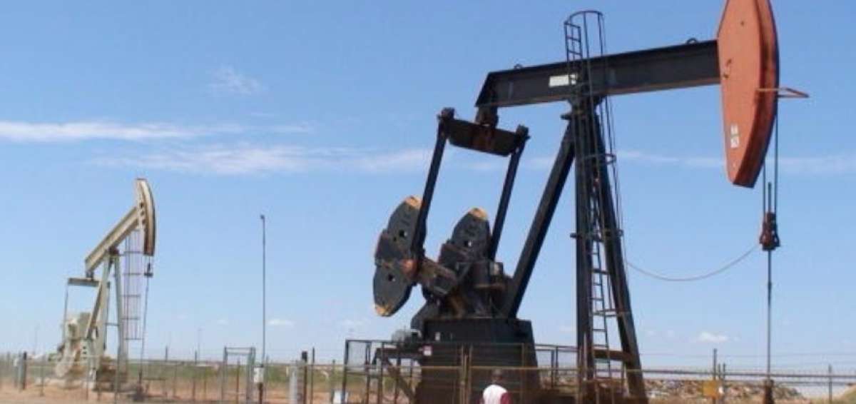 Ecuador apoya prolongar reducci&oacute;n de la producci&oacute;n de la OPEP