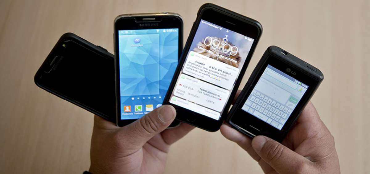 El excesivo uso del tel&eacute;fono m&oacute;vil y navegaci&oacute;n en redes es un indicativo de ciberadicci&oacute;n en adolescentes y adultos.