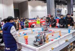 Los repartidores motorizados cumplen con sus entregas pese a las fuertes nevadas. 