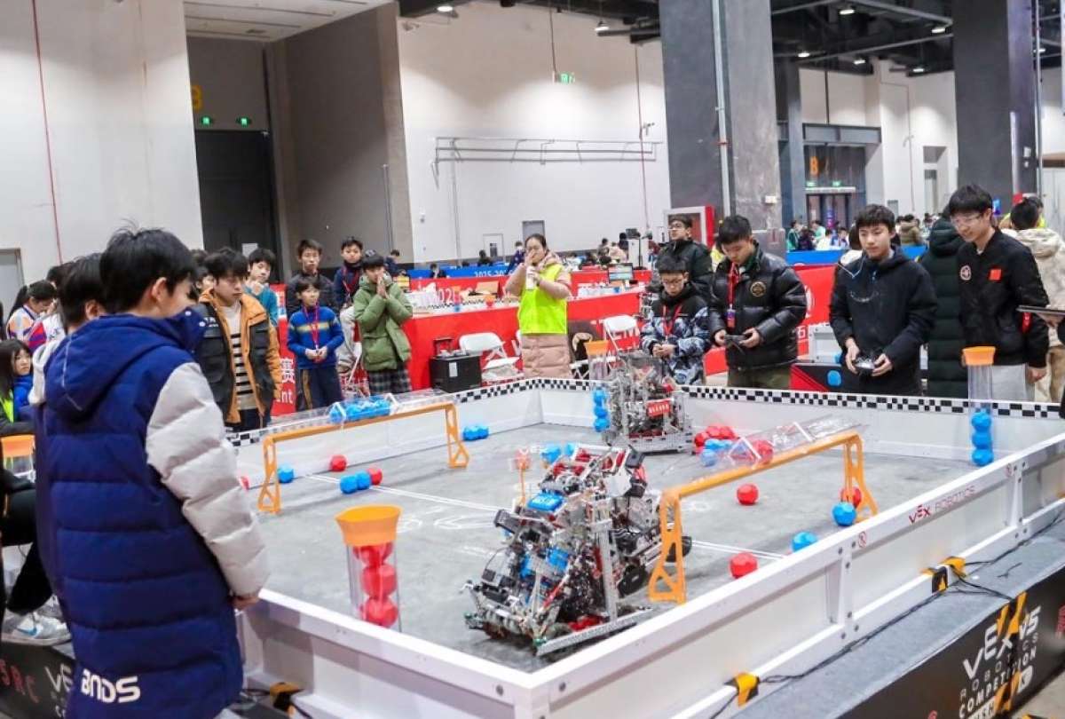 Los repartidores motorizados cumplen con sus entregas pese a las fuertes nevadas. 