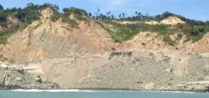 Un cerro cedi&oacute; en la zona comprendida entre Cabo Pasado y Canoa, formando una peque&ntilde;a colina en el mar.