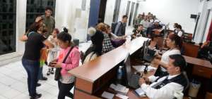 Venezolanos llegaron a Huaquillas para ingresar a Per&uacute;