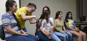 Est&eacute;fani Mite, Tatiana Morales y su hija, Eugenia Farf&aacute;n y Bianka Pineda, donaron cabello en Guayaquil