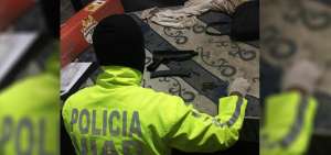 Los agentes recabaron entre las evidencias cuatro armas de fuego que eran alquiladas a otros delincuentes.