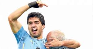 El delantero Luis Su&aacute;rez le dedic&oacute; a Ferreira los dos goles que le marc&oacute; a Inglaterra el 18 de junio de 2014. Todas las tardes acud&iacute;a a casa del goleador para ayudarle en la recuperaci&oacute;n tras someterse a una operaci&oacute;n de meniscos.   