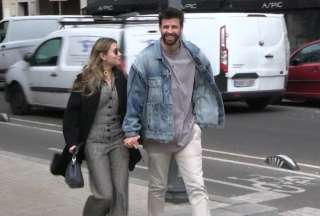 Gerard aPiqué (der.) en un paseo por las calles de Barcelona. 