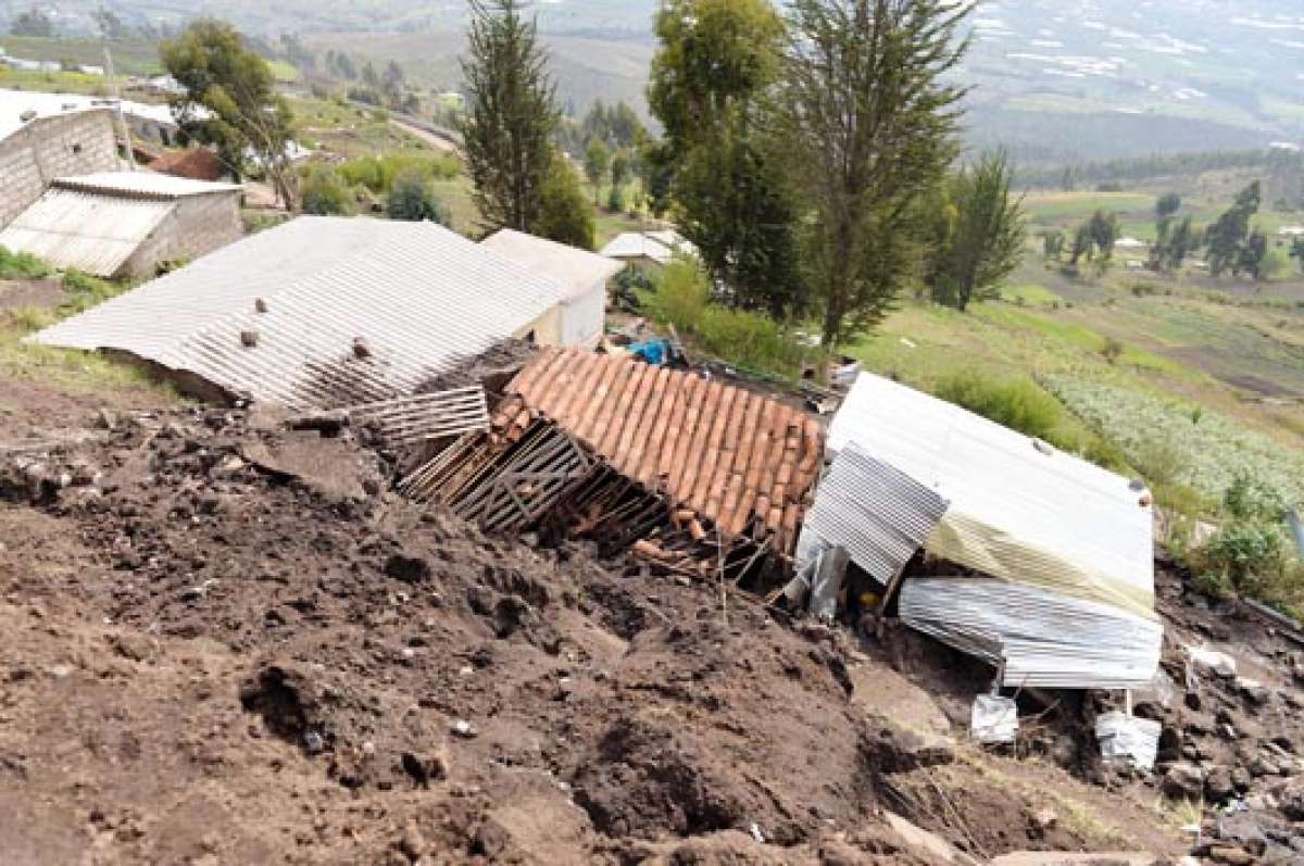 Los deslaves representan el 65% de las afectaciones provinciales por lluvias. Este ocurri&oacute; en Calhua, en marzo. Foto: Roberto Ch&aacute;vez│El Tel&eacute;grafo