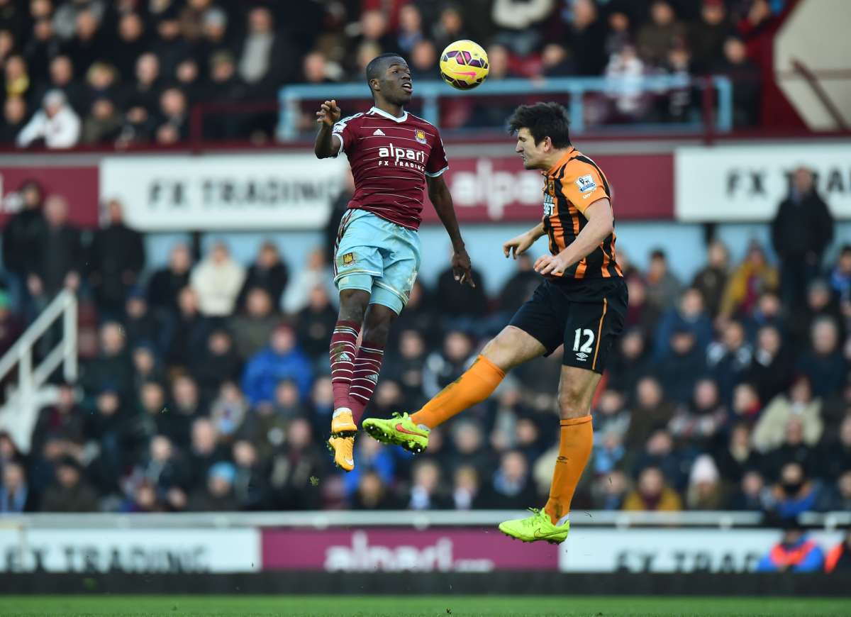 Enner Valencia (i.) no pudo convertir, pero influy&oacute; en que el ataque de su equipo. Foto: AFP