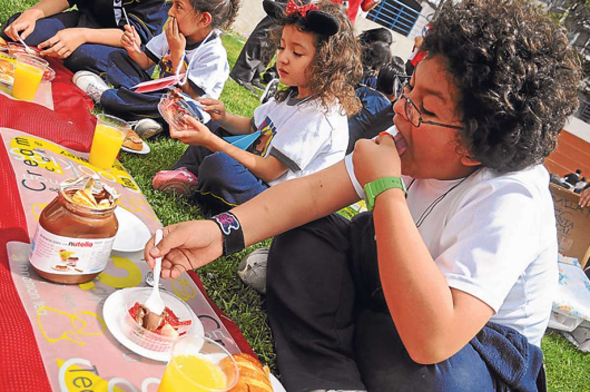 En el R&eacute;plica 24 de Mayo  agradecen servicio de comida