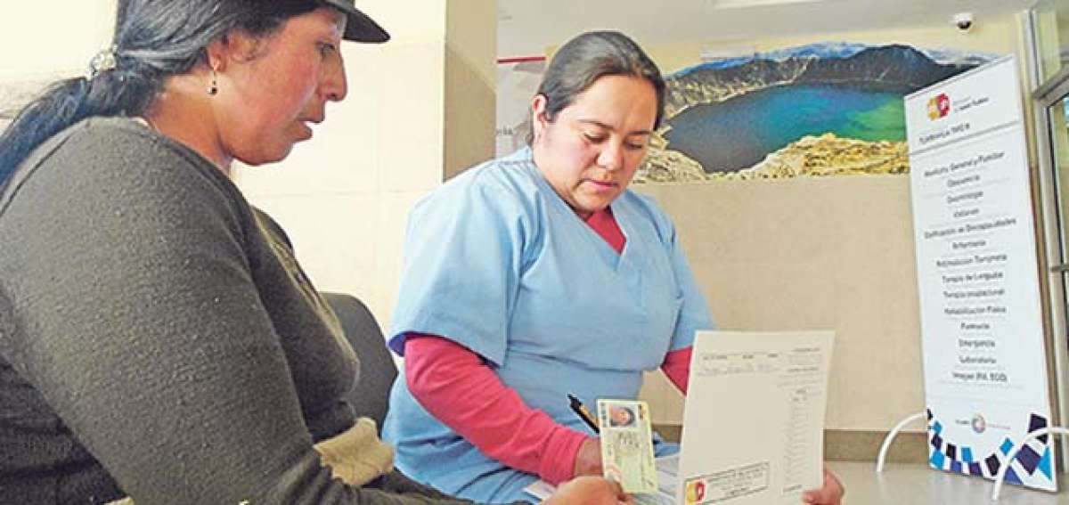 Los pacientes que acuden al centro de salud, ubicado en Zumbahua, reciben atenci&oacute;n de lunes a viernes de 07:00 a 19:00 y los s&aacute;bados de 07:00 a 16:00. Foto: Cortes&iacute;a Ministerio de Salud P&uacute;blica