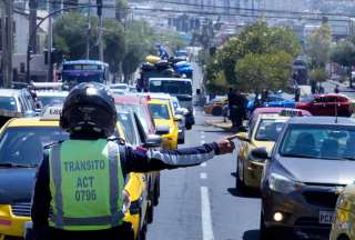 Conductores deben estar atentos al calendario semanal del Pico y Placa para evitar multas.