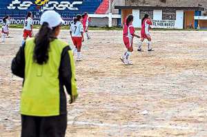 Carmen Yasaca, de 37 a&ntilde;os, es la arquera del equipo de Cotocollao, que el a&ntilde;o anterior qued&oacute; en tercer lugar en el campeonato de f&uacute;tbol de los mercados. Foto: Andr&eacute;s Darquea/ El Tel&eacute;grafo