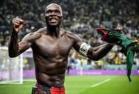 Vincent Aboubakar celebra su gol contra Brasil