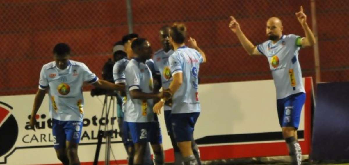 Macar&aacute; arranc&oacute; con una victoria en la segunda etapa