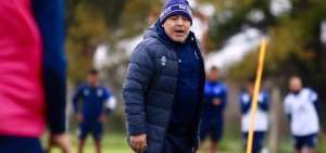 Maradona dirige su segundo entrenamiento en Gimnasia a puerta cerrada