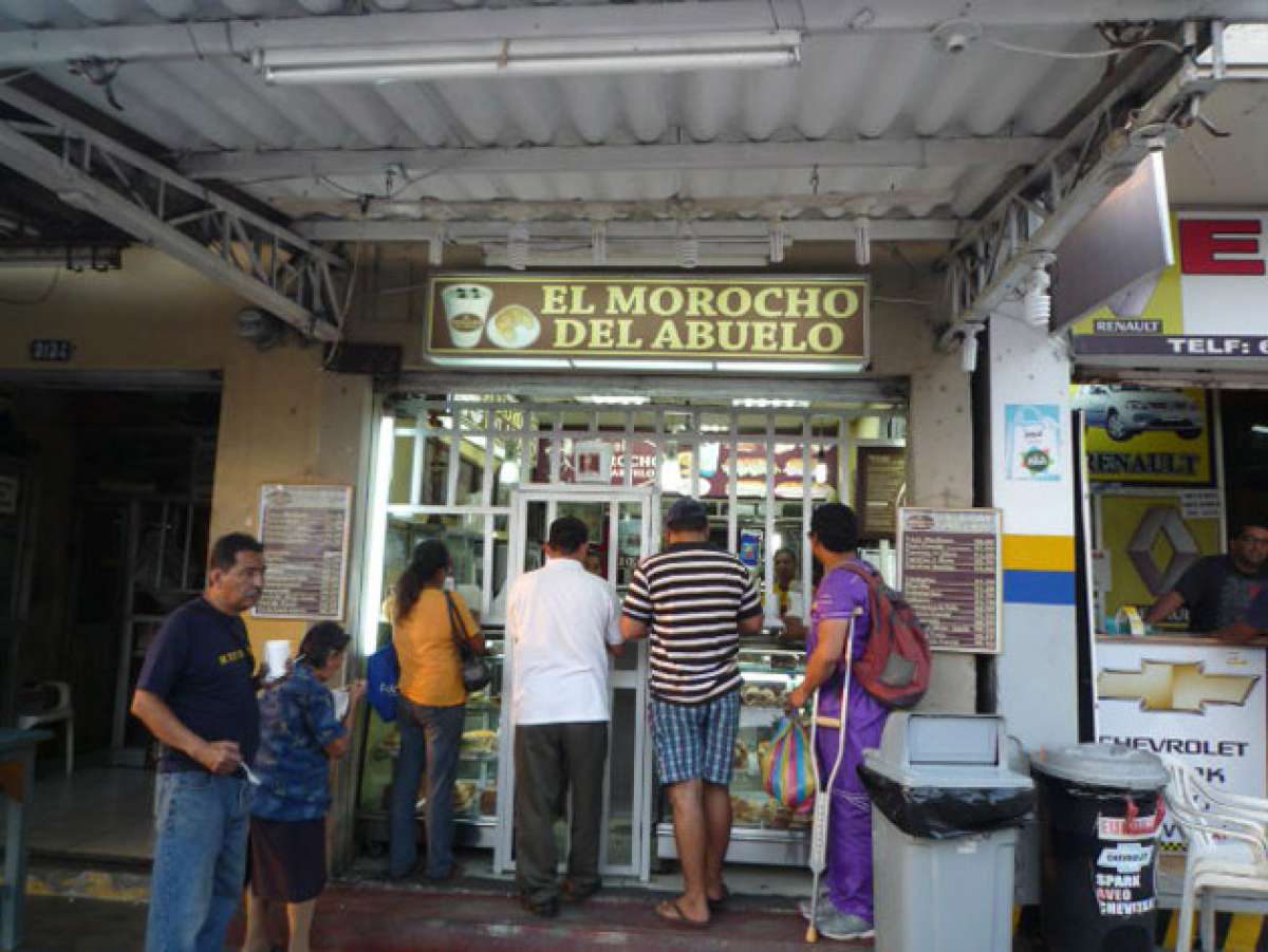 El local est&aacute; ubicado en Ayacucho, entre Carchi y Tulc&aacute;n, donde a diario acuden m&aacute;s de 100 personas a comprar morocho. Foto: Cortes&iacute;a UCSG