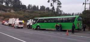 Choque entre bus y volqueta dej&oacute; cuatro heridos