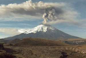 Se registró la emisión de gases y ceniza desde el volcán Cotopaxi