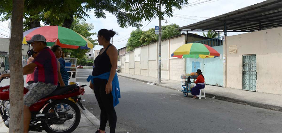 Padres refuerzan seguridad de plantel