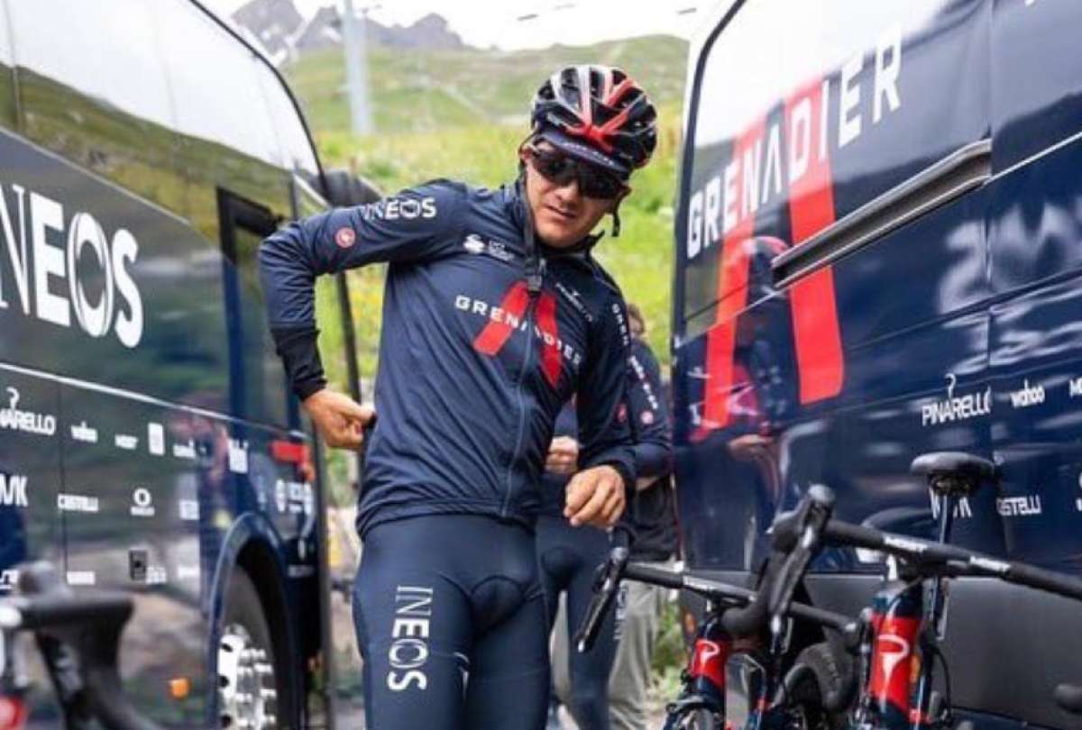 Richard Carapaz, en su d&iacute;a de descanso, alist&aacute;ndose para la segunda semana en el Tour de Francia