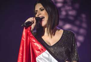La cantante Laura Pausini explic&oacute; su reacci&oacute;n en Lima y cuestion&oacute; que algunos asientos cercanos al escenario no siempre son para fans