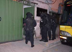 Miembros de los grupos especiales de la Polic&iacute;a realizaron varios allanamientos. Foto: Ministerio del Interior 
