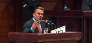 Jos&eacute; Serrano, durante su intervenci&oacute;n ante el pleno de la Asamblea Nacional.