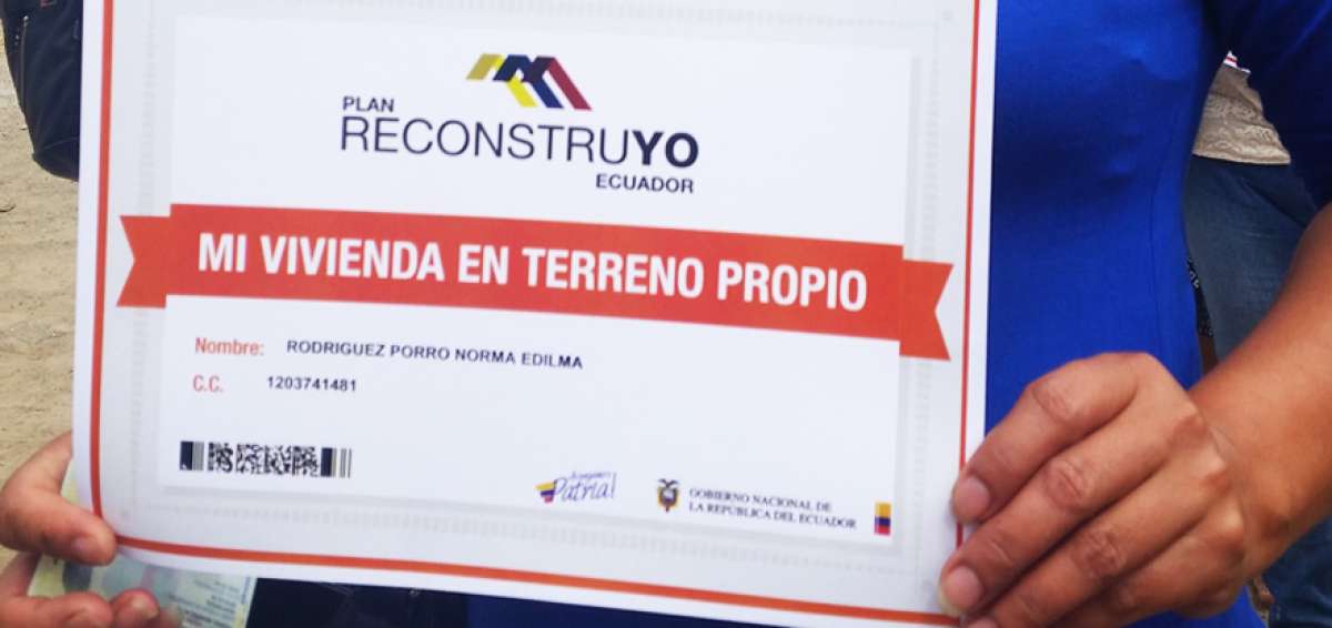 Miduvi entreg&oacute; 77 bonos a las familias afectadas por el sismo