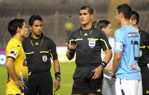 Zambrano (c) debutar&aacute; en partido absoluto de selecciones con un exigente Chile v.s Brasil. Foto: Andes
